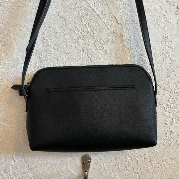 Universal Threads Crossbody Purse - Picture 2 of 6